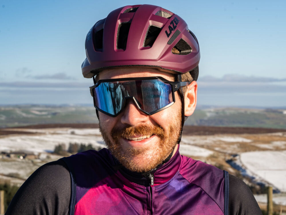 Kask rowerowy LAZER Tonic Kineticore Granatowo-czarny Szosowy (rozmiar L) zestaw zimowy lampka led