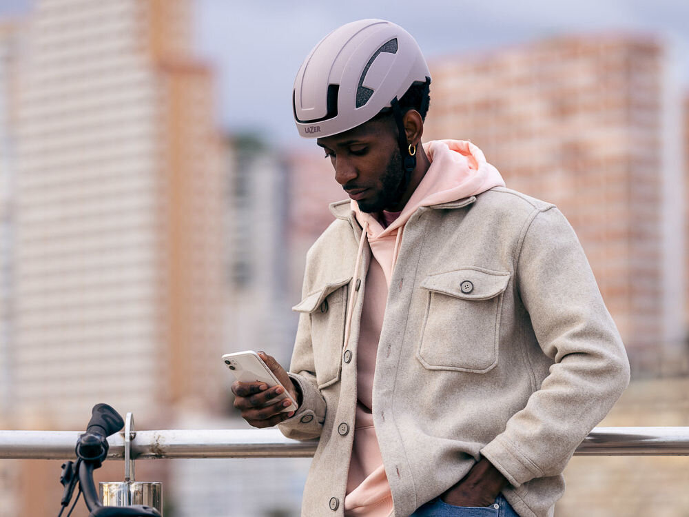 Kask rowerowy LAZER CityZen KinetiCore Jasno-fioletowy Miejski (rozmiar L) bezpieczeństwo KinetiCore