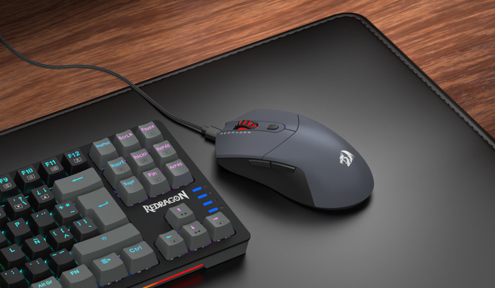 REDRAGON ST4R Pro mysz na podkladce obok klawiatura