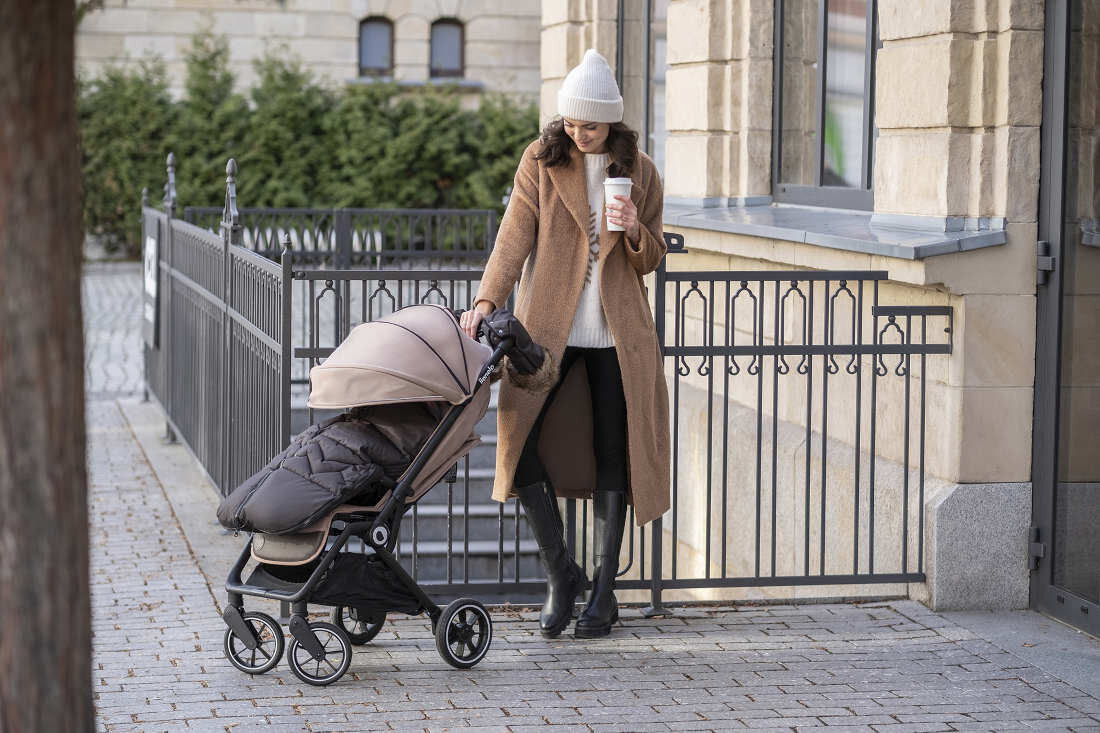 Wózek dziecięcy LIONELO Cloe Beige Sand Beżowo-czarny lekka waga transport przechowywanie przeznaczenie