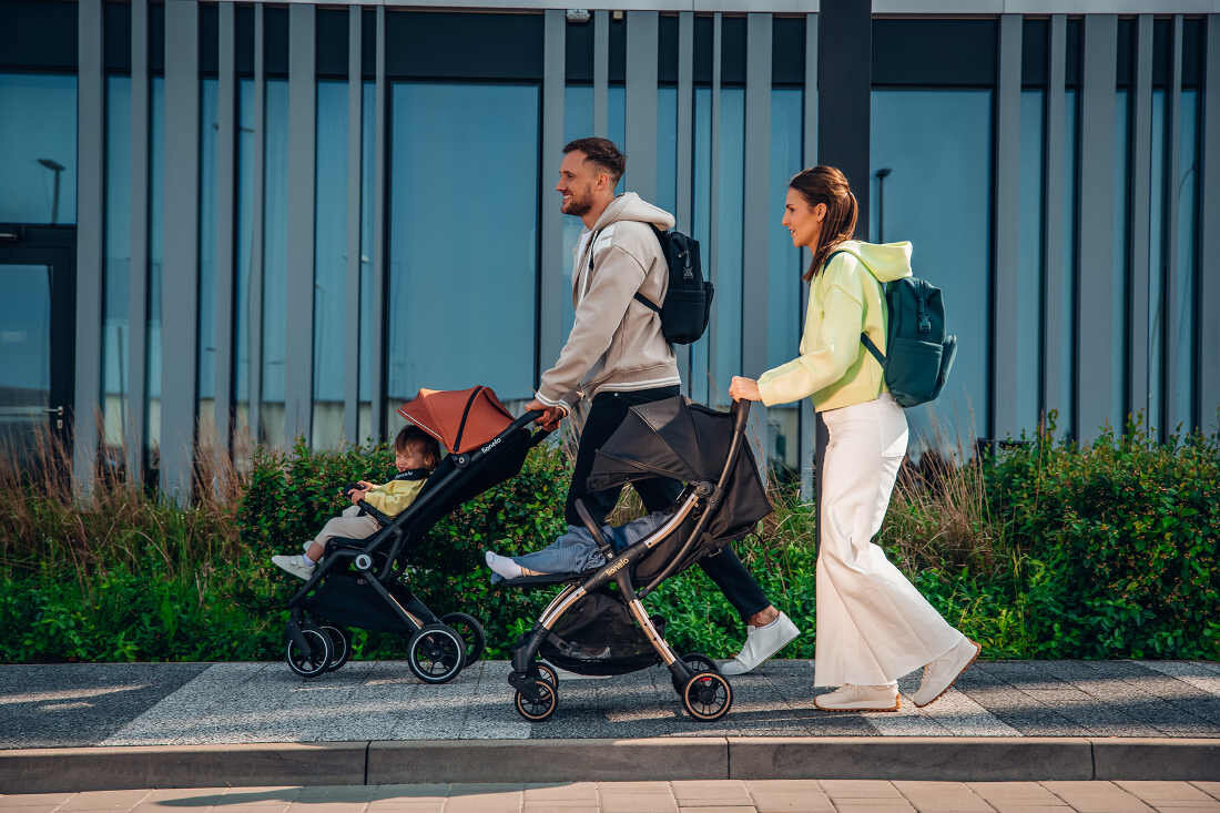 Wózek dziecięcy LIONELO Cloe Beige Sand Beżowo-czarny System click&ride hamulec nożny postój
