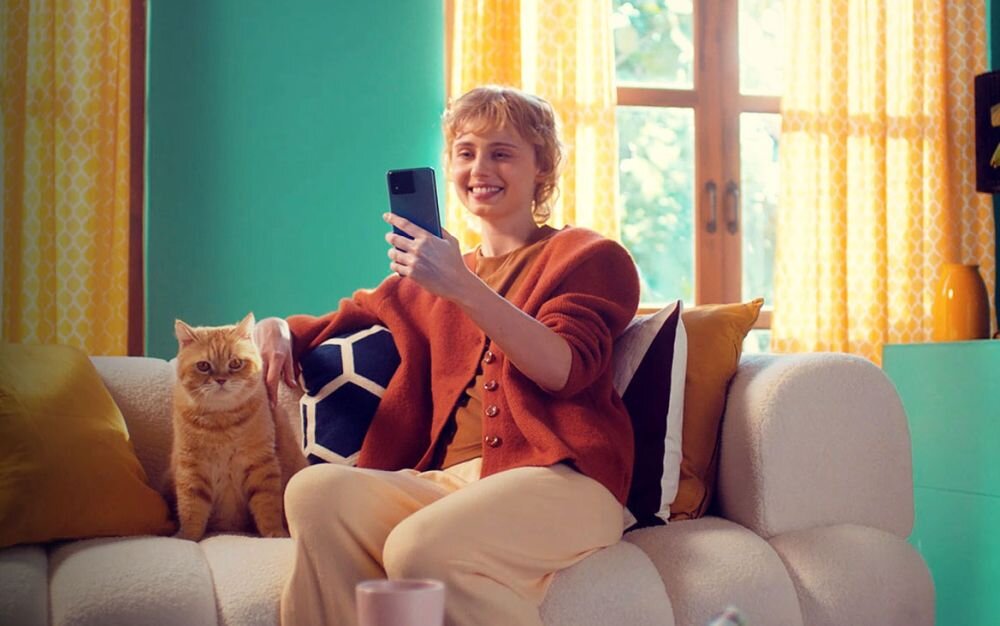 Smartfon ASUS ZenFone 11 Ultra ekran bateria aparat procesor ram pamięć pojemność rozdzielczość zdjęcia filmy opis dane cechy blokady system łączność wifi bluetooth obudowa szkło odporność porty muzyka transfer sieć przekątna matryca waga czujniki oled amoled ips