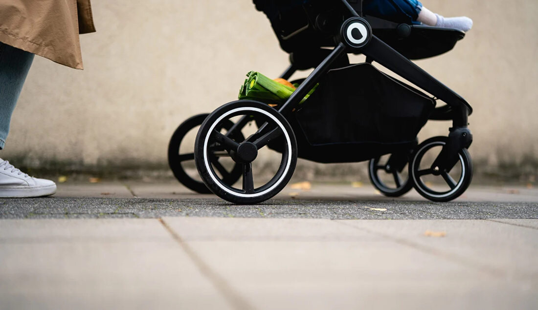 Wózek dziecięcy LIONELO Mika 2w1 Blue Navy Budka z filtrem UPF 50+ ochrona Regulowana rączka dostosowanie wzrost komfort kosz przechowywanie