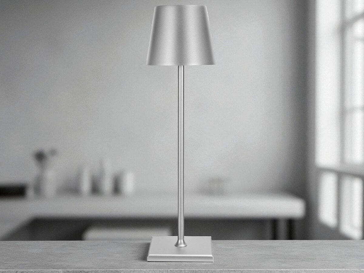 Lampka stołowa LIN Moonlight 8010 Srebrny, bezprzewodowo, bateria, usb-c, waga, lampka stoi na balcie w kuchni