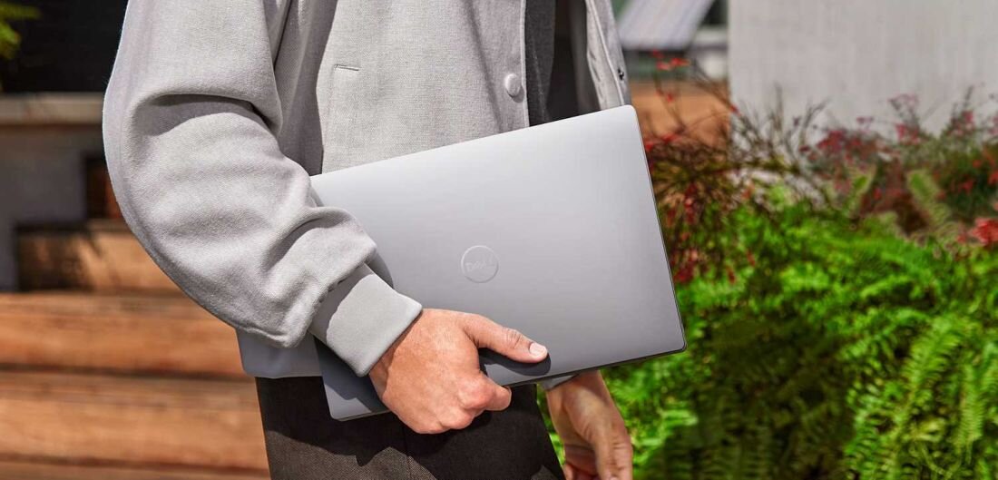 Laptop DELL XPS 9340 - Niewielka obudowa wykonana w całości z solidnego aluminium