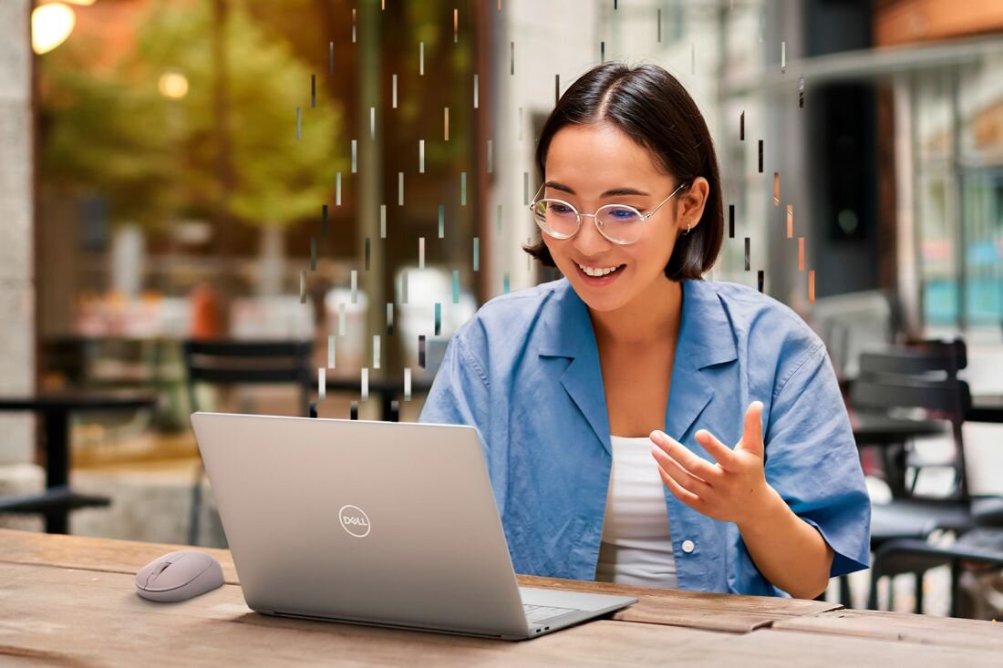 Laptop DELL XPS 9440 - dwa mikrofony z redukcją szumów, kamerę FHD