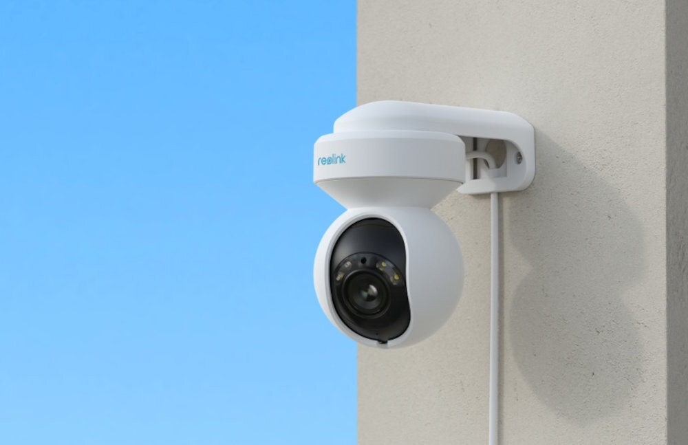 Kamera REOLINK E Series E560P kamera zawieszona na murze