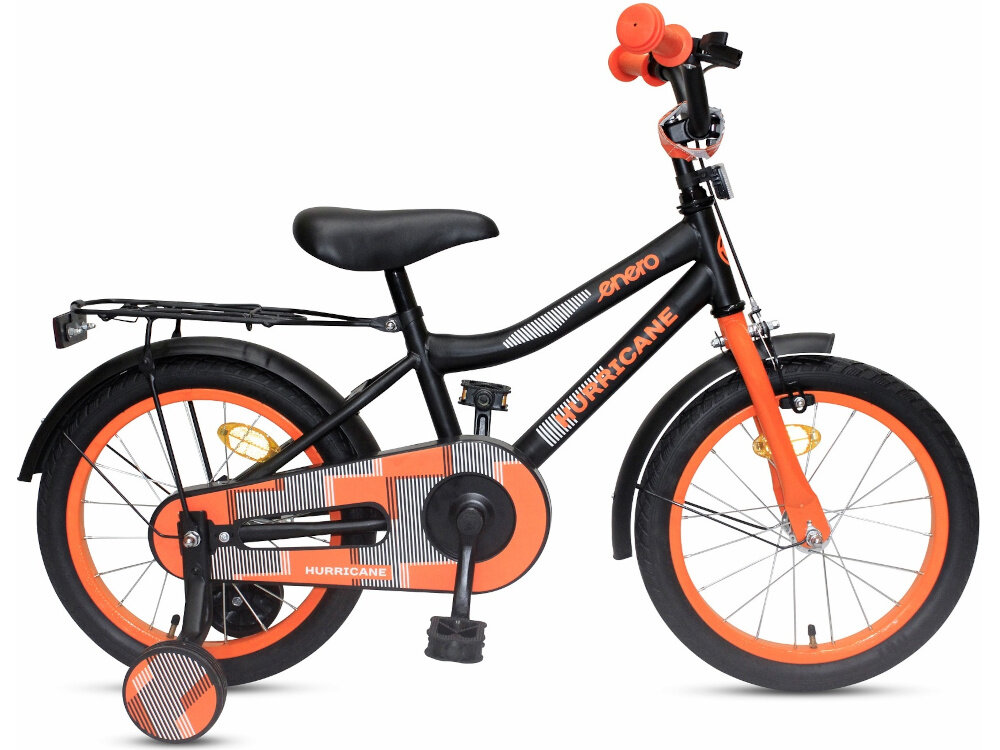 Rower dziecięcy ENERO Hurricane 16 cali dla chłopca Czarno-pomarańczowy rower na białym tle widoczny z boku odpowiednio wyselekcjonowane materiały 10-calowa stalowa rama dostosowana do najmłodszych geometria ponadprzeciętna odporność na uszkodzenia mechaniczne i działanie czynników zewnętrznych wybór rozmiaru ramy Twój wzrost mierzony w zrelaksowanej pozycji typ dla dzieci o wzroście od 105 do 115 cm