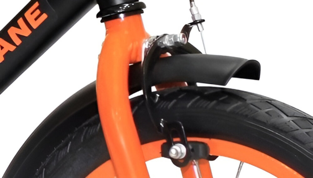 Rower dziecięcy ENERO Hurricane 16 cali dla chłopca Czarno-pomarańczowy zbliżenie na przedni hamulec podstawa bezpieczeństwa przedni hamulec V-Brake typu Caliper tylny hamulec torpedo skuteczne i precyzyjne hamowanie w każdej sytuacji działają płynnie i szybko reagują komfort bezpieczeństwo duża pewność