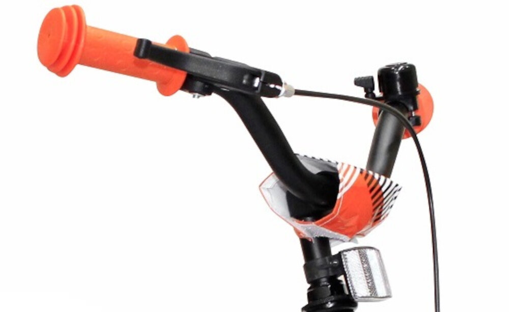 Rower dziecięcy ENERO Hurricane 16 cali dla chłopca Czarno-pomarańczowy zbliżenie na kierownicę zdjęcie na białym tle odpowiednia pozycja ciała kierownica z możliwością regulacji wysokości od 74 do 77 cm wygodna i bezpieczna pozycja uchwyty z antypoślizgowego materiału