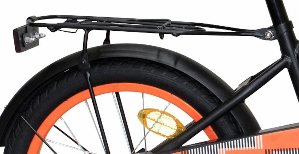 Rower dziecięcy ENERO Hurricane 16 cali dla chłopca Czarno-pomarańczowy zbliżenie na bagażnik zdjęcie na białym tle bagażnik odblaski z przodu z tyłu i na pedałach dzwonek bezpieczeństwo