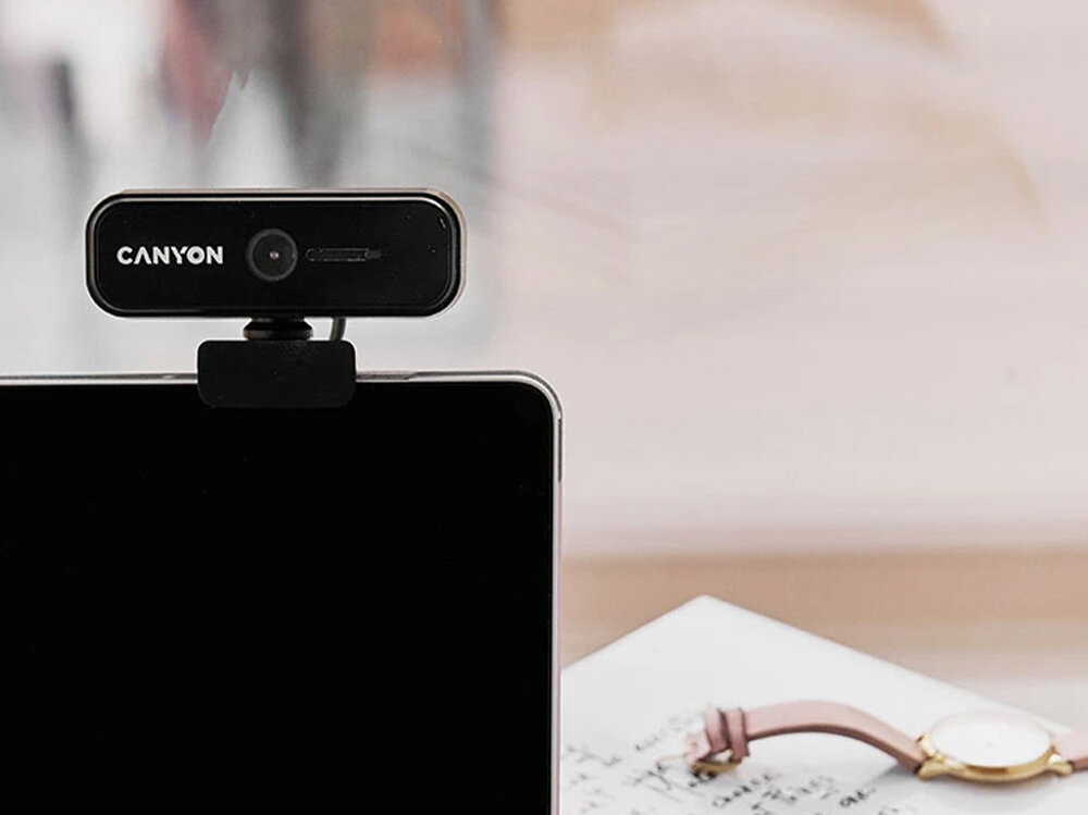 Kamera CANYON C2N USB-A - 1080p, USB 2.0, Plug & Play, kompatybilność, łatwość, Przedni widok kamery internetowej na podstawce.