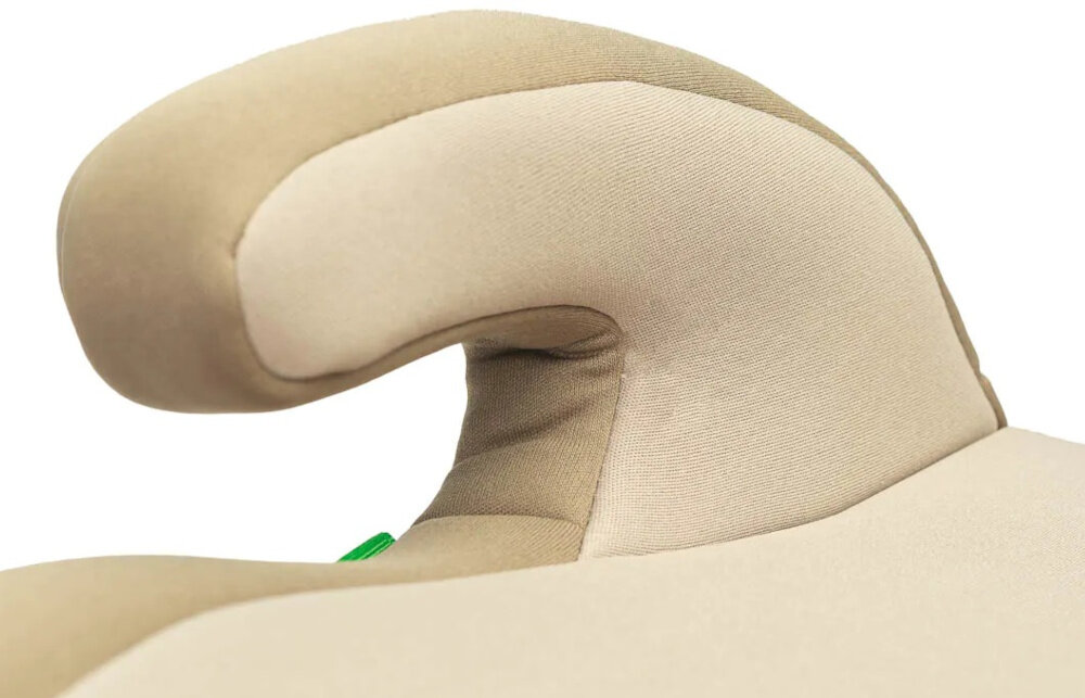 Podstawka samochodowa CARETERO Puma I-Size Beżowy zbliżenie na podłokietnik przestronne siedzisko ergonomicznie wyprofilowane podłokietniki wymiary wewnętrzne (38 x 33 cm) swobodne ułożenie nóg i bioder bez uczucia ucisku podłokietniki wspierają naturalne ułożenie rąk prawidłowym prowadzeniu pasa biodrowego