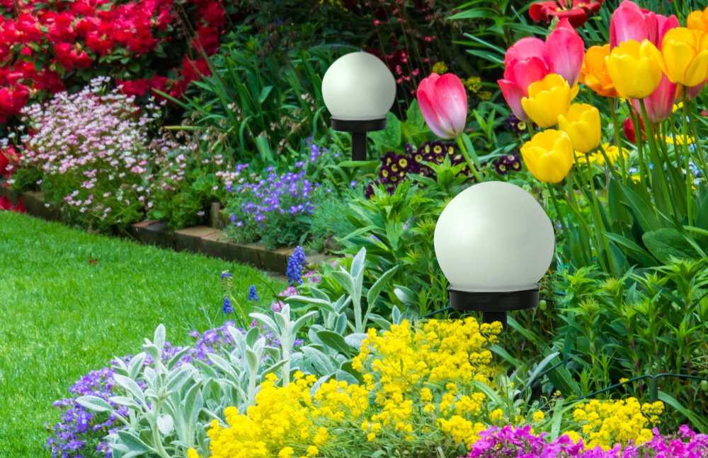 Lampa solarna GOLDLUX Kula LED 304711 stopien ochrony IP44 odpornosc na wilgoc i pyl wymiary 100 x 100 x 340 mm