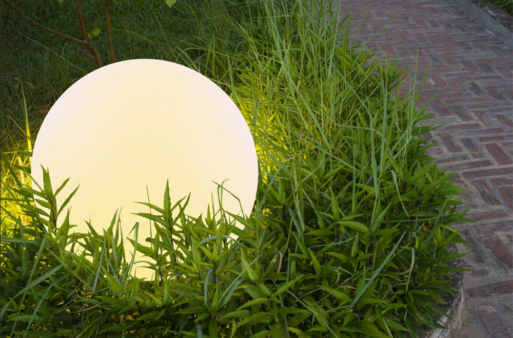 Lampa solarna GOLDLUX Kula 311351 + Pilot cieple biale swiatlo o temperaturze barwowej 3000K szeroka gama kolorow RGB przytulna relaksujaca atmosfera kolorowy akcent