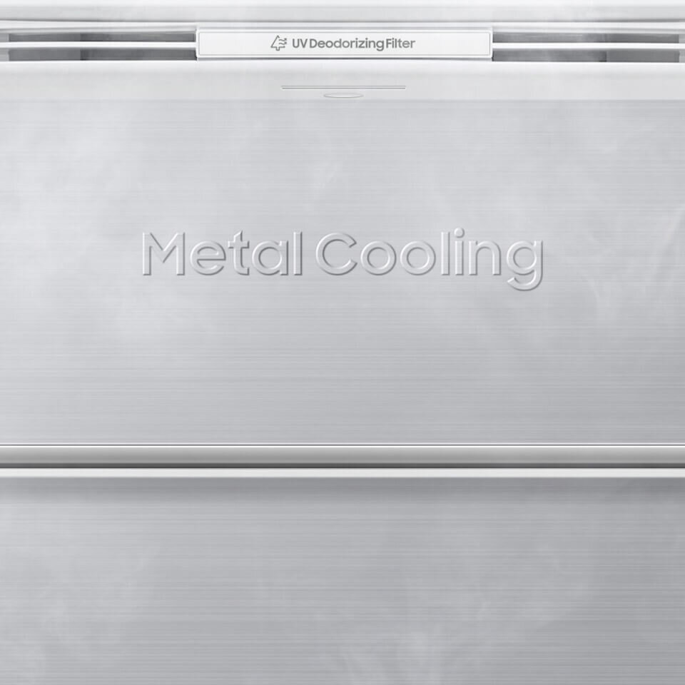 Obraz przedstawia metalową powierzchnię z napisem \'Metal Cooling\'. Widoczny jest również napis \'UV Deodorizing Filter\'.