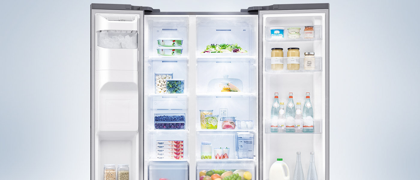 Всередині холодильника з системою охолодження All-Around Cooling повно продуктів