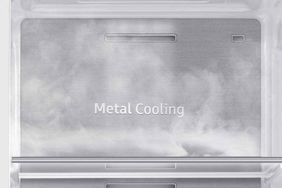 Metalowy panel zamontowany na tylnej ściance lodówki Samsung RS65DG54M3B1EO Metalowy panel zamontowany na tylnej ściance lodówki Samsung RS65DG54M3B1EO