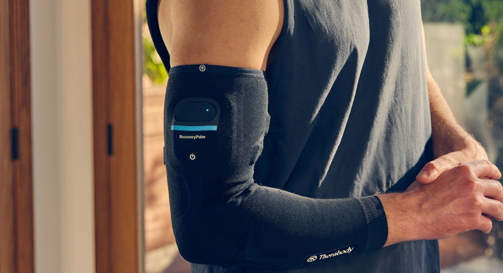 Masażer THERABODY TB02764-01 RecoveryPulse Arm (Rozmiar XL) łatwa regeneracja w dowolnym miejscu i czasie korzystanie podczas pracy sportu sesja aktywnej regeneracji mobilność powrót do formy
