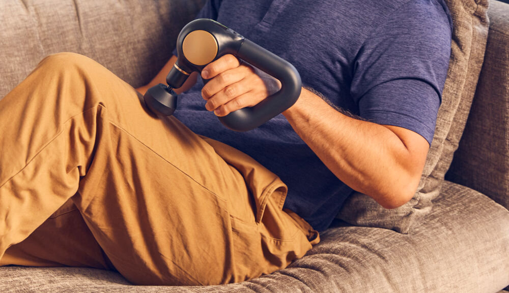 Masażer THERABODY Theragun Sense Czarny kompleksowa terapia dla ciała i umysłu masaż perkusyjny kontrolowany oddech terapia dźwiękowa pełen relaks redukcja bólu poprawa jakości snu codzienna regeneracja wsparcie dobrego samopoczucia