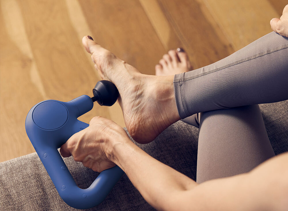 Masażer THERABODY Theragun Relief Granatowy odprężenie