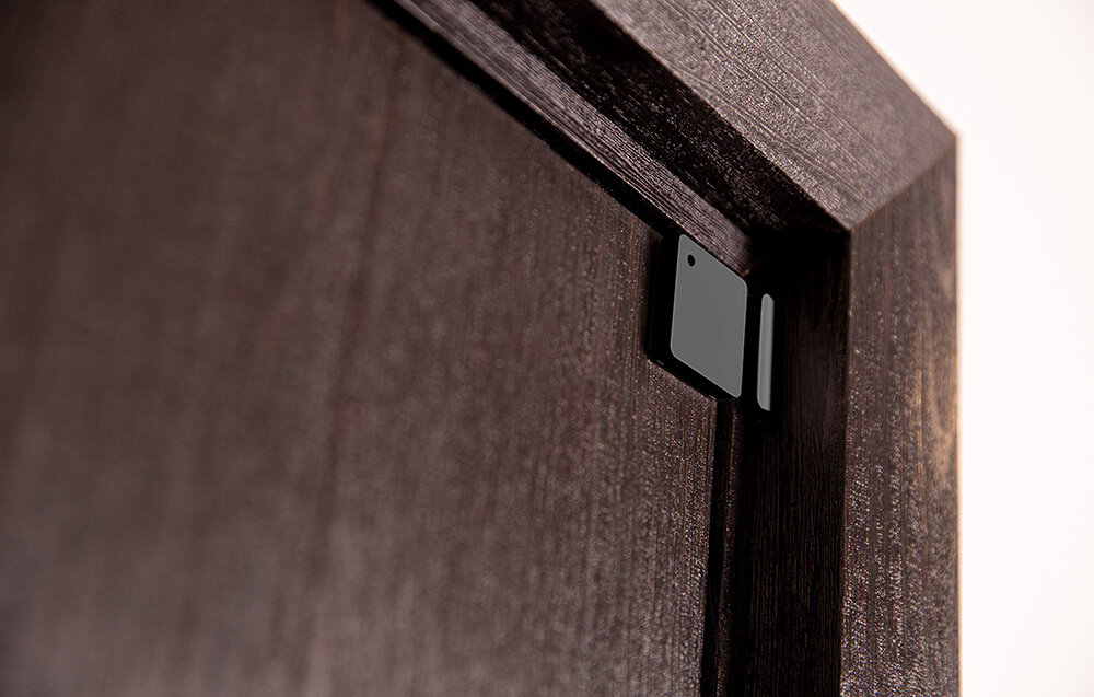 SHELLY BLU SBDW-002C monitorowania otwierania i zamykania drzwi oraz okien mierzy natężenie światła i kąt nachylenia baterią CR2032 5 lat dom, biuro, restauracja, sklep czy hotel technologii Bluetooth 4.2 do 30 metrów element systemu smart home oświetleniem, roletami inteligentnego domu