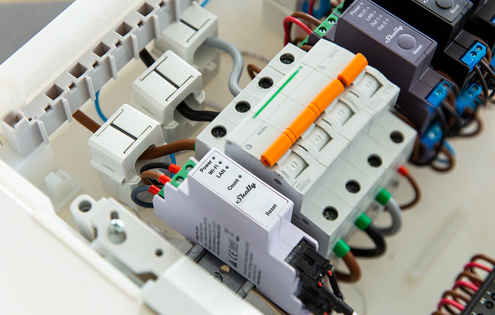 Miernik zużycia prądu SHELLY Pro 3EM-400A Wi-Fi Biały, zasilanie, prąd, elektryka, energia, miernik zamontowany do skrzynki elektrycznej