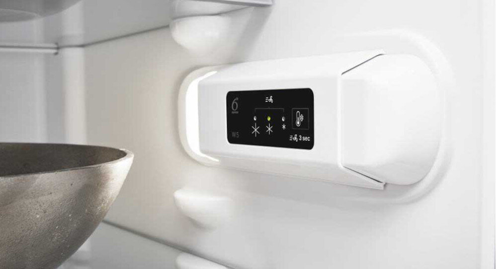 LODÓWKA WHIRLPOOL ARG 7342 sterowanie elektroniczne system utrzymanie temperatury