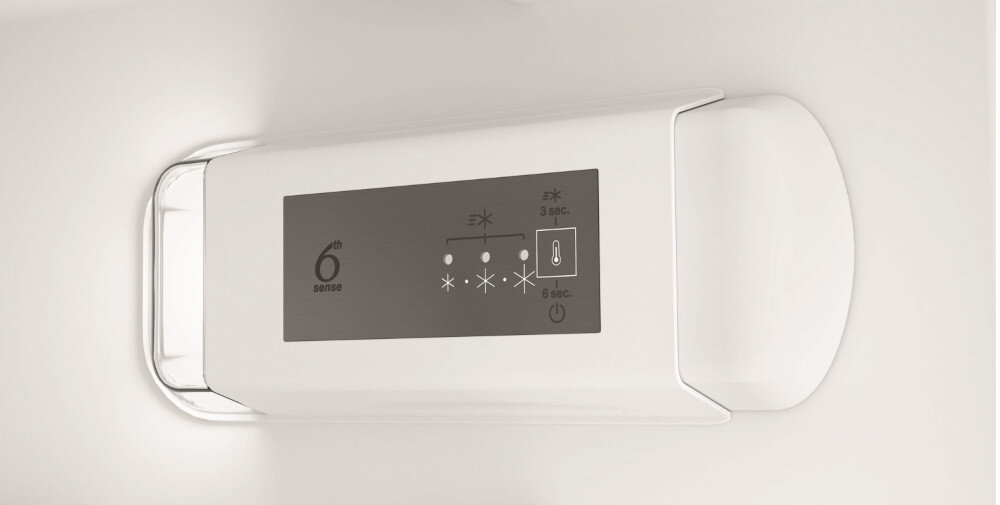 LODÓWKA WHIRLPOOL WFNF 82E OX panel sterowanie elektroniczne ustawienia temperatury szybkie mrożenie chłodzenie