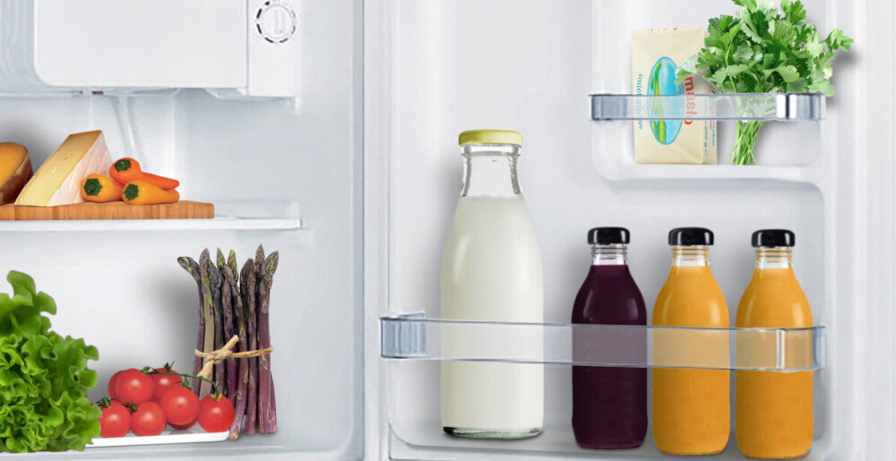 LODÓWKA AMICA FM050.4(E) dodatkowe miejsce uchwyty na drzwiach butelki słoiki