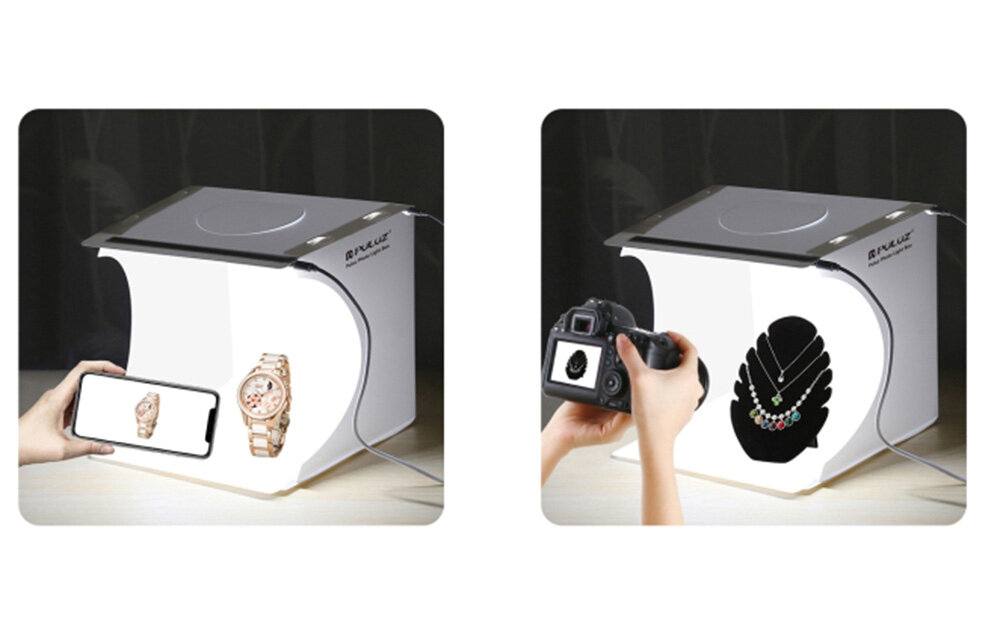 Na obrazie widoczne są dwa namioty bezcieniowe z logo \'PULUZ\', w których fotografowane są zegarek i biżuteria. Osoby trzymają aparat i smartfon, wykonując zdjęcia produktów.