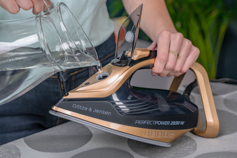 Żelazko GÖTZE & JENSEN IG701 PowerSteam zbiornik 460 ml długie prasowanie bez przerw