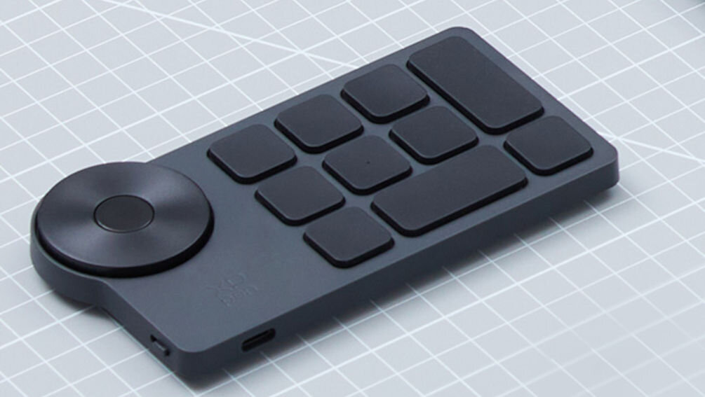 Tablet graficzny XP-PEN Deco Pro XLW pilot X-Remote regulowane pokrętła szybki dostęp do najważniejszych funkcji i skrótów połączenie przewodowe bezprzewodowe bateria 1000 mAh do 300 godzin pracy