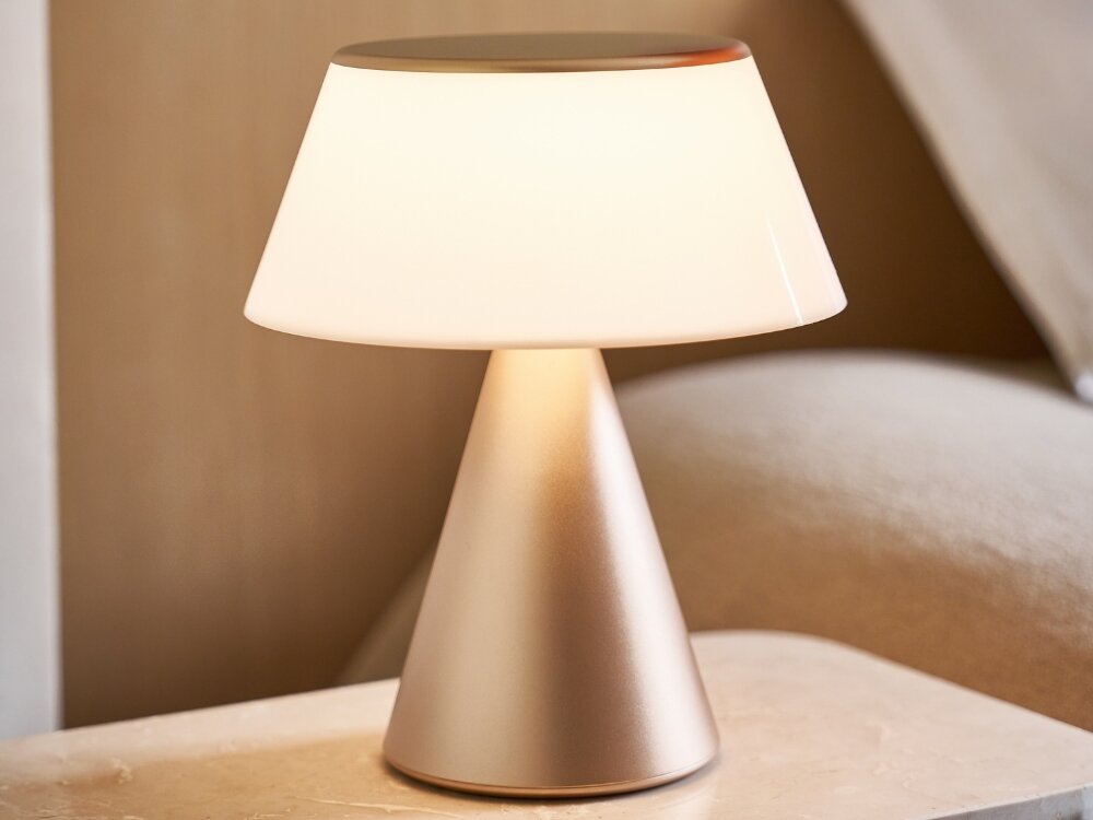 Lampa stołowa LEXON Luma XL LH98MD Złoty
            lampka na szafce oświetlenie światło led bezprzewodowe