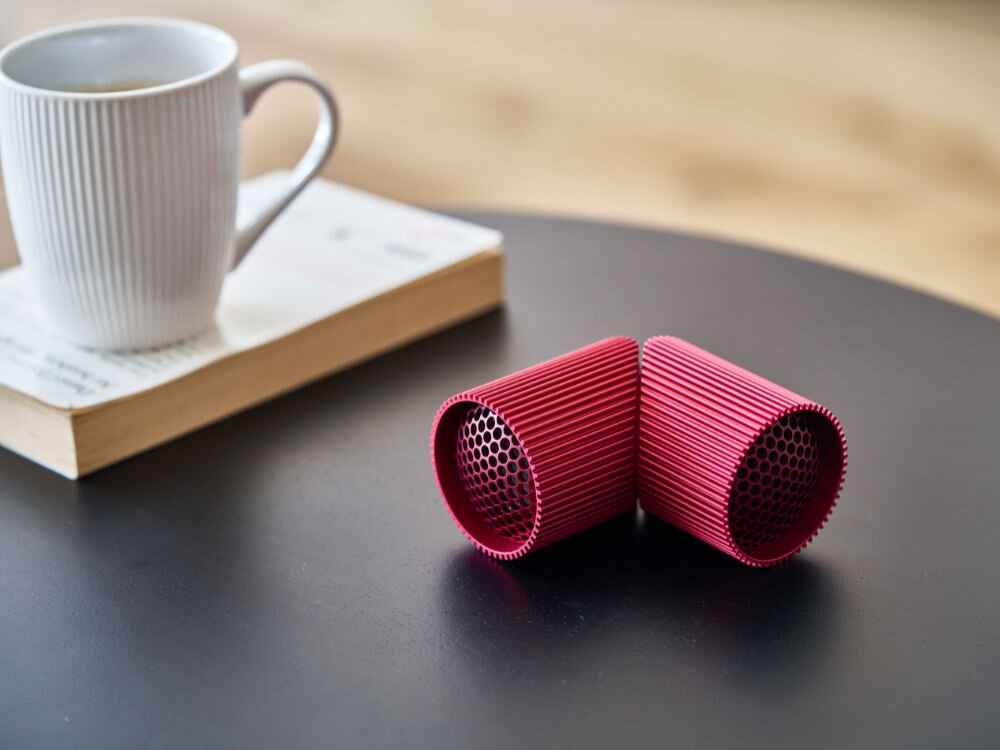 Magnetyczny głośnik mobilny LEXON Ray Speaker LA132SR3 Czerwony (2szt.)
            głośniki na stoliku bluetooth bezprzewodowe stereo odtwarzanie muzyka