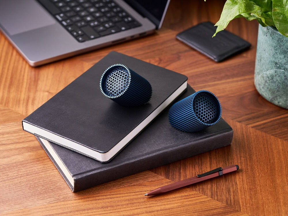 Magnetyczny głośnik mobilny LEXON Ray Speaker LA132SR3 Czerwony (2szt.)
            głośniki na biurku odtwarzanie muzyki wygoda użytkowanie dom ogród bezprzewodowe telefon tablet laptop