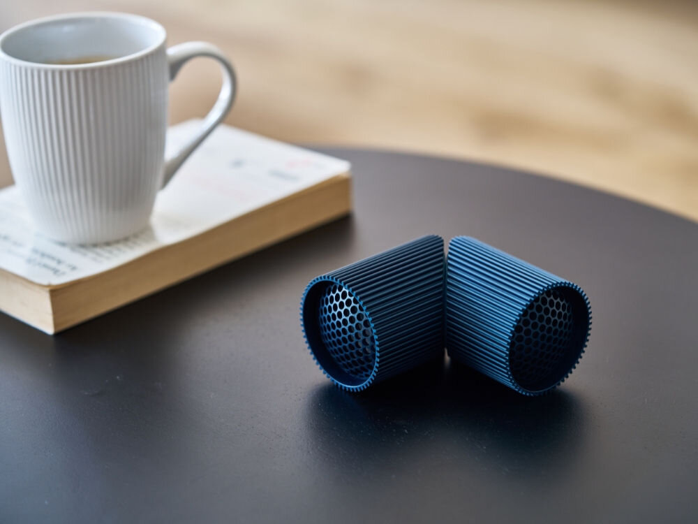 Magnetyczny głośnik mobilny LEXON Ray Speaker LA132OB3 Niebieski (2szt.)
            głośniki na stoliku bluetooth bezprzewodowe stereo odtwarzanie muzyka