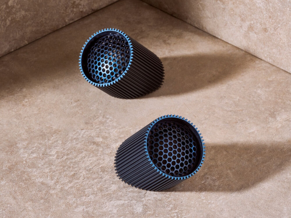 Magnetyczny głośnik mobilny LEXON Ray Speaker LA132OB3 Niebieski (2szt.)
            głośniki na podlodze odtwarzanie muzyki wygoda użytkowanie dom ogród bezprzewodowe telefon tablet laptop