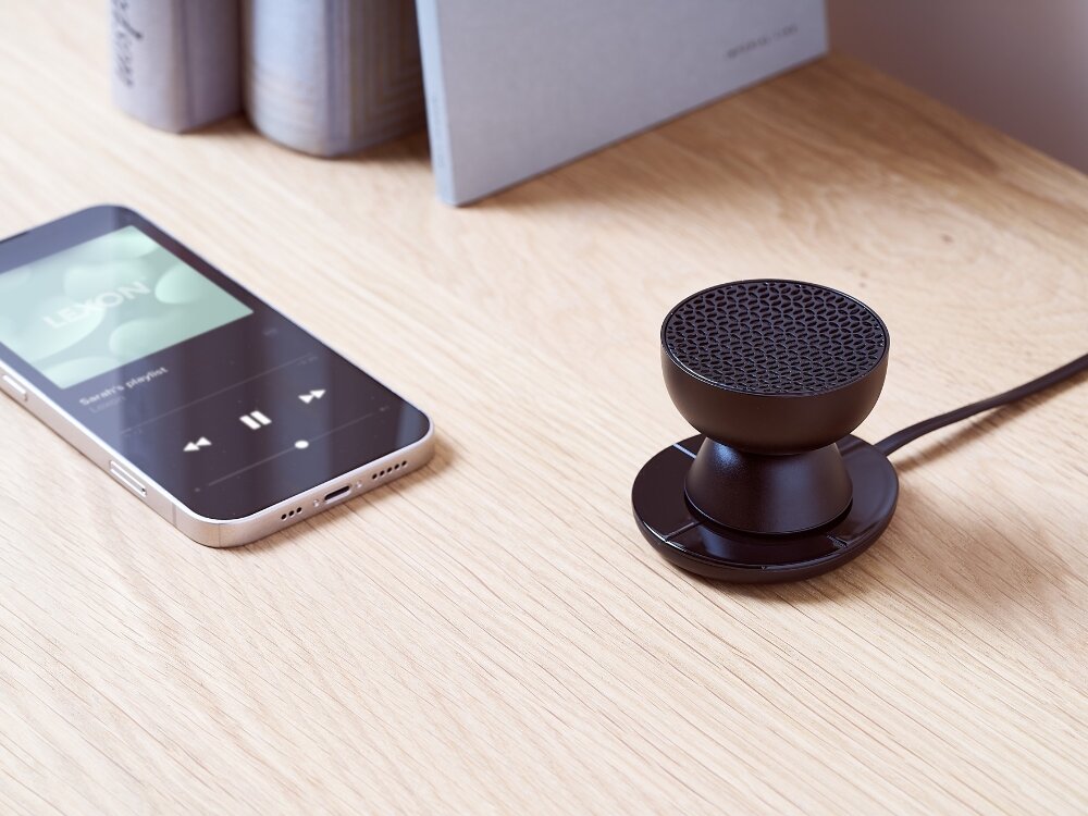 Głośnik LEXON Tamo
            głośnik na szafce bluetooth dźwięk aluminiowa obudowa ozdoba charakterystyczny