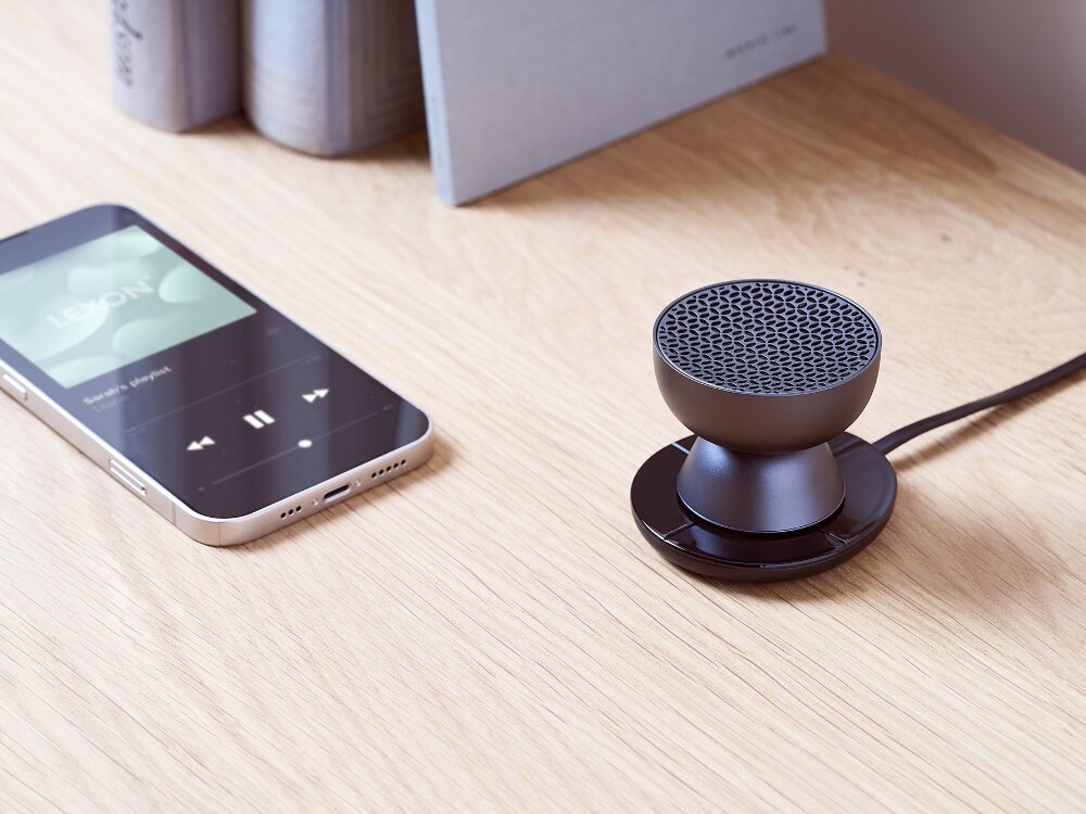 Głośnik LEXON Tamo
            głośnik na szafce bluetooth dźwięk aluminiowa obudowa ozdoba charakterystyczny