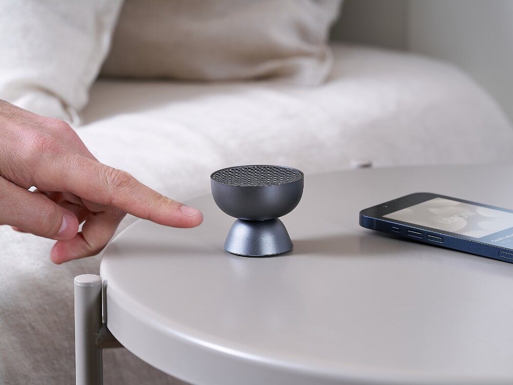 Głośnik LEXON Tamo
            głośnik na stoliku technologia parowanie stereo dom biuro mobilny