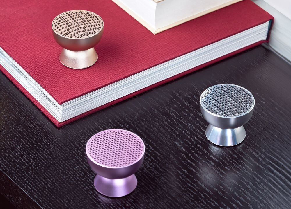 Głośnik LEXON Tamo
            głośnik na szafce bluetooth dźwięk aluminiowa obudowa ozdoba charakterystyczny