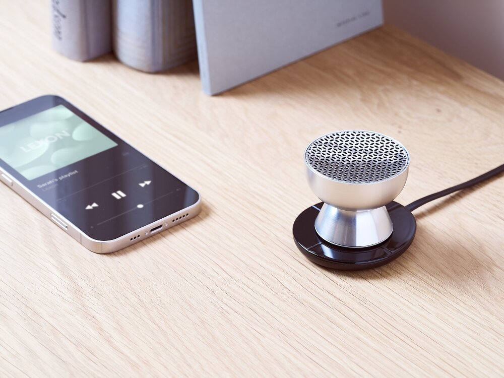 Głośnik LEXON Tamo
            głośnik na szafce bluetooth dźwięk aluminiowa obudowa ozdoba charakterystyczny