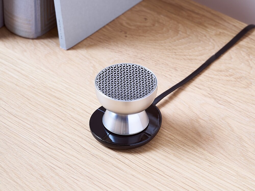 Głośnik LEXON Tamo
            głośnik na ładowarce indukcyjnej dotykowe sterowanie zarządzanie odtwarzaniem czas pracy ładowanie usb-c