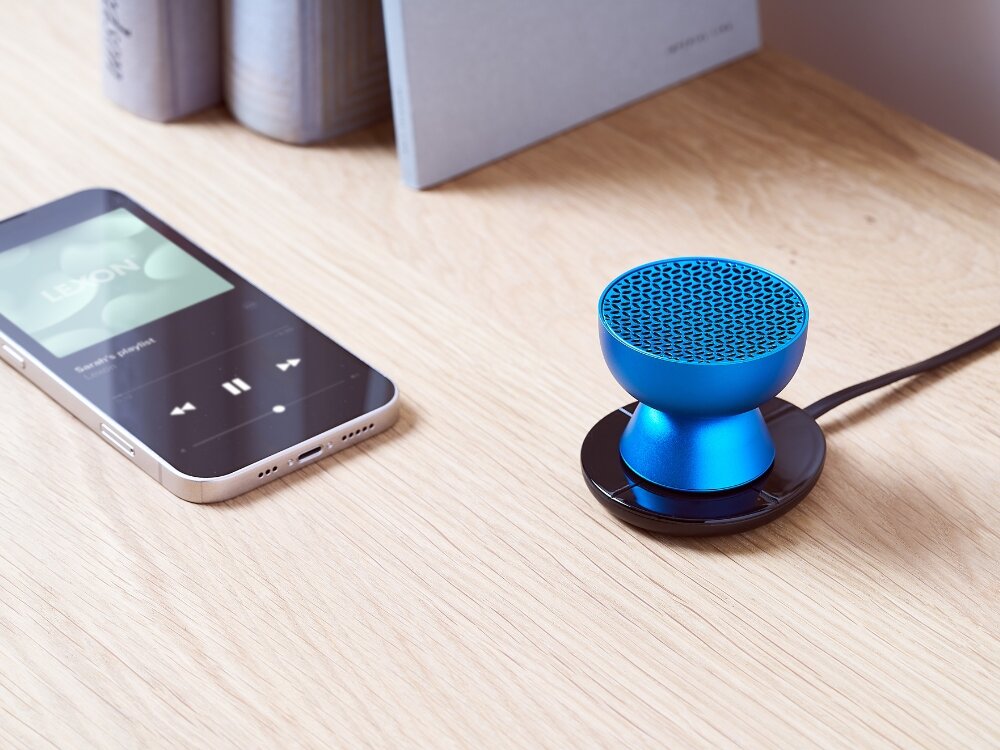 Głośnik LEXON Tamo
głośnik na szafce bluetooth dźwięk aluminiowa obudowa ozdoba charakterystyczny
