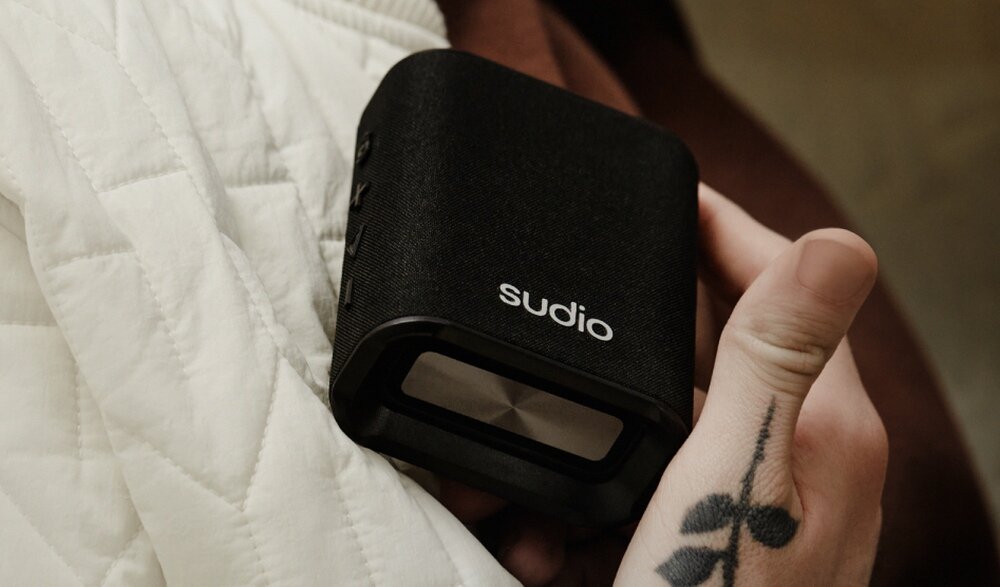 Głośnik SUDIO S2 czas pracy czas dzialania ladowanie usb-c bateria akumulator