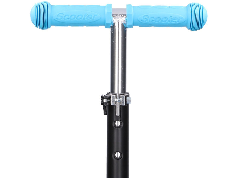 Hulajnoga dla dzieci EXTRALINK Tiger Turbo Niebiesko-czarny białe tło zbliżenie na kierownicę regulowana kierownica w zakresie 50-90 cm trzy poziomy ustawienia prawidłowa postawa większy komfort i kontrola jazdy zmniejsza konieczność pochylania się lub unoszenia ramion