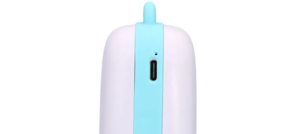 Drukarka EXTRALINK EPP-002 Złącze USB Niebieski + Papier termiczny zwykły (5 szt.) zbliżenie na port białe tło USB-C sprawne ładowanie funkcjonalne podczas wyjazdów