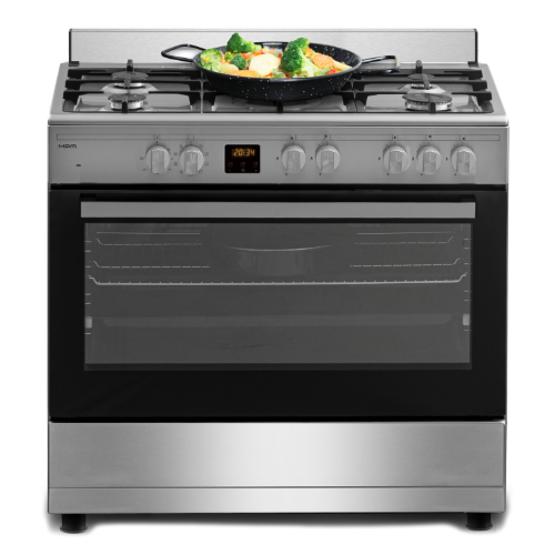 Kuchnia gazowo-elektryczna, na płycie patelnia z żywnością.