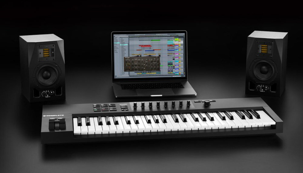 Klawiatura sterująca NATIVE INSTRUMENTS Komlete kontrol A49 - idealny groovebox